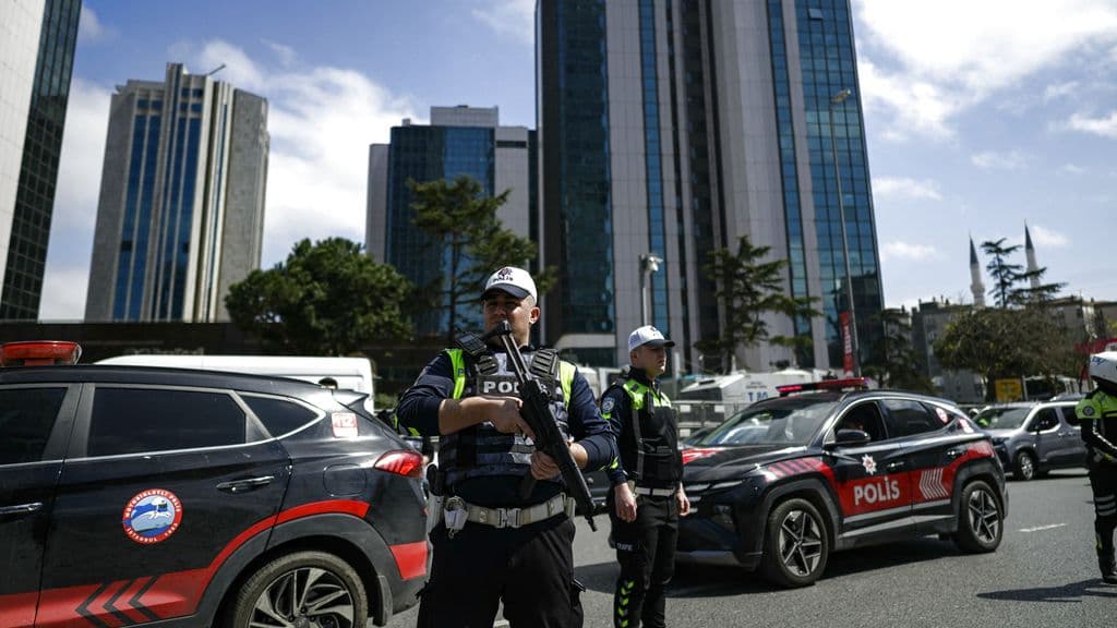 Zeker tien mensen aangehouden na schietpartij Israëlische consulaat Istanbul