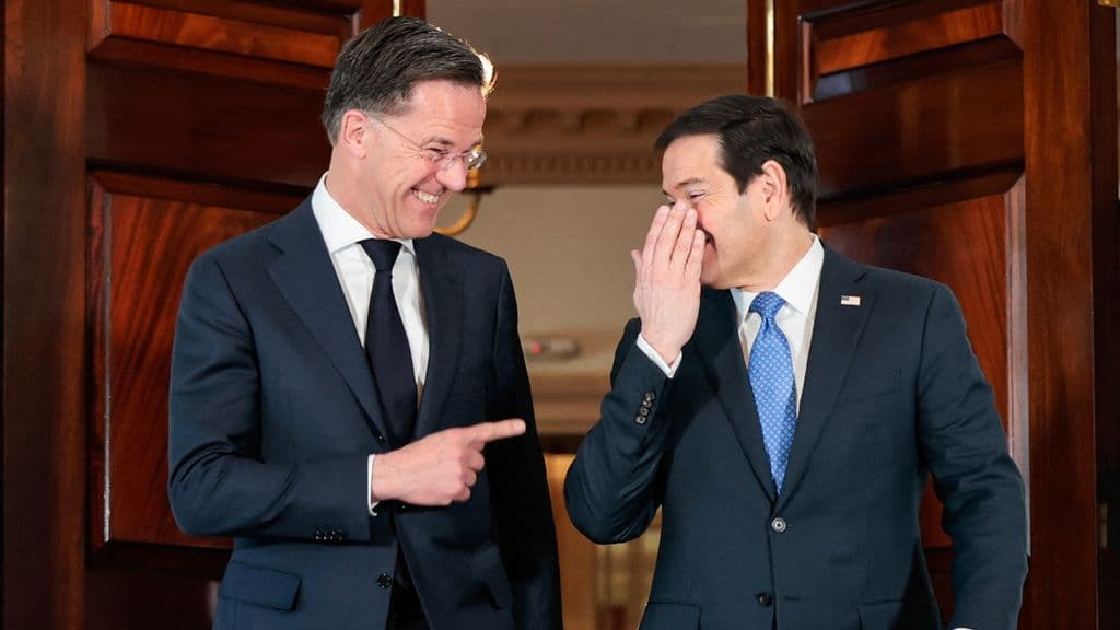 Rutte in Witte Huis, 'onder meer om te praten over terugtrekking uit NAVO'