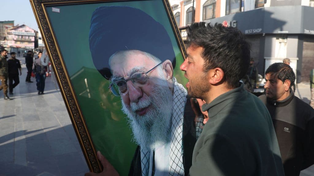 VS en Israël voeren grootschalige aanval uit op Iran; plannen aangepast om Khamenei te doden